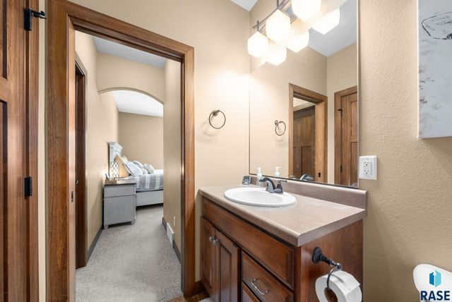 4912 E Tiger Lilly St Street, Sioux Falls, SD 57103