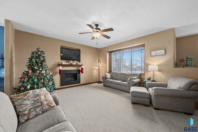 4912 E Tiger Lilly St Street, Sioux Falls, SD 57103