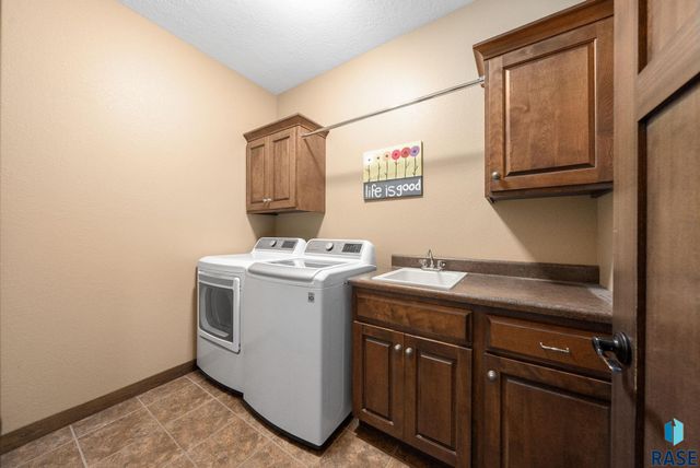 4912 E Tiger Lilly St Street, Sioux Falls, SD 57103