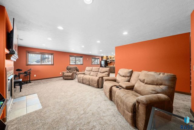 4912 E Tiger Lilly St Street, Sioux Falls, SD 57103