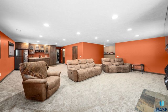 4912 E Tiger Lilly St Street, Sioux Falls, SD 57103