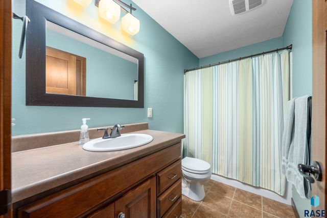 4912 E Tiger Lilly St Street, Sioux Falls, SD 57103