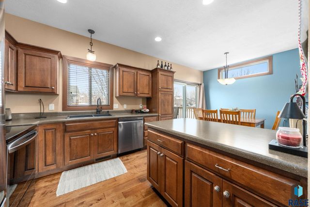 4912 E Tiger Lilly St Street, Sioux Falls, SD 57103