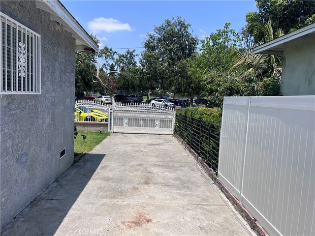 1222 E 103rd Street, Los Angeles, CA 90002