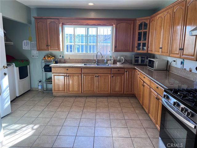 1222 E 103rd Street, Los Angeles, CA 90002