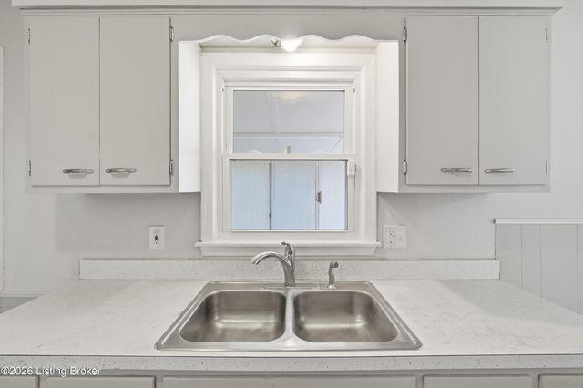 7003 Sunny Vale Way, Louisville, KY 40272