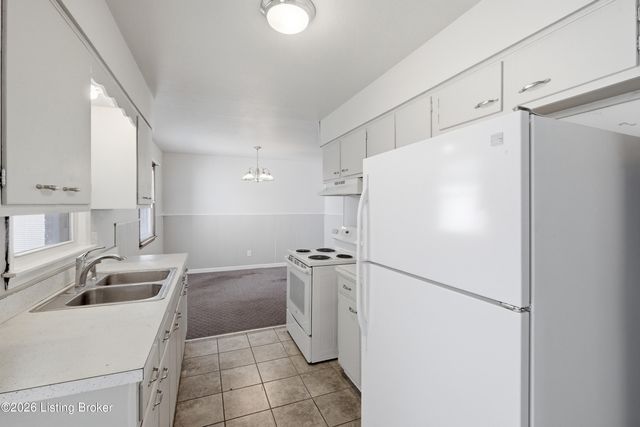 7003 Sunny Vale Way, Louisville, KY 40272