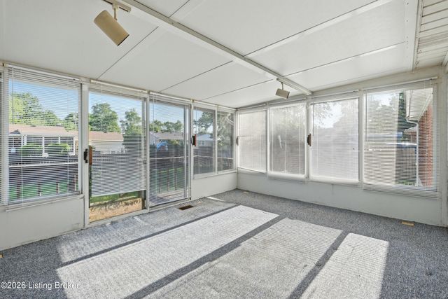 7003 Sunny Vale Way, Louisville, KY 40272