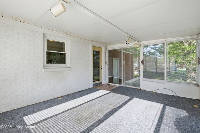 7003 Sunny Vale Way, Louisville, KY 40272