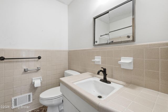 7003 Sunny Vale Way, Louisville, KY 40272