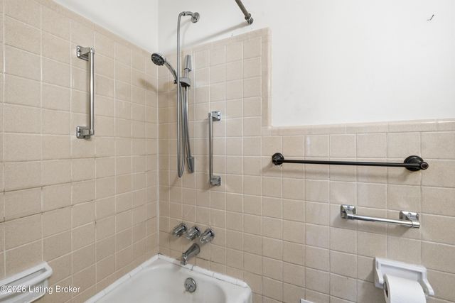 7003 Sunny Vale Way, Louisville, KY 40272