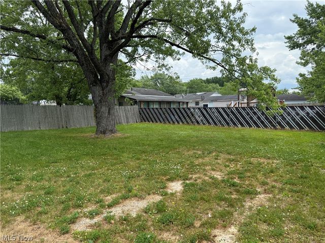 3160 Linda Drive NW, Warren, OH 44485