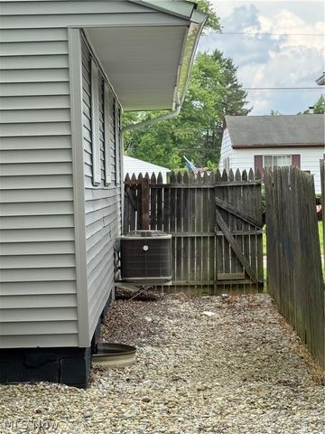 3160 Linda Drive NW, Warren, OH 44485