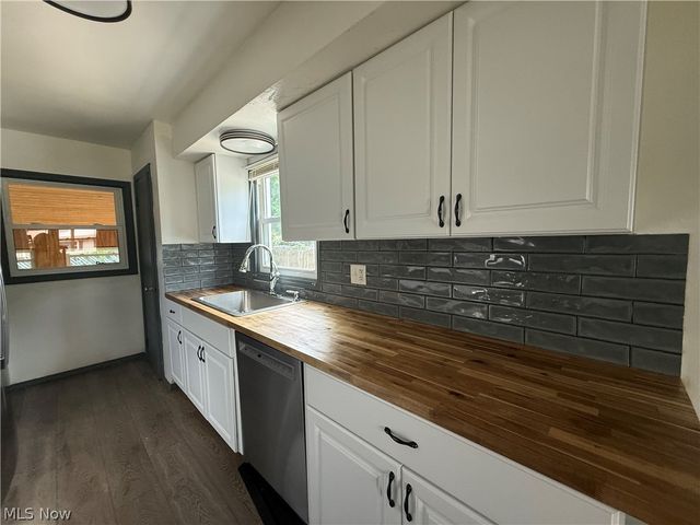 3160 Linda Drive NW, Warren, OH 44485