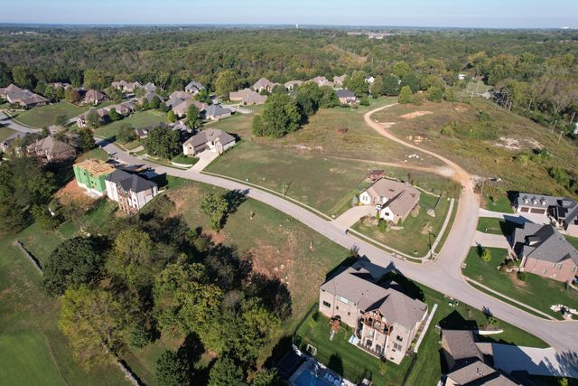 3239 W Bluffview Street, Springfield, MO 65810