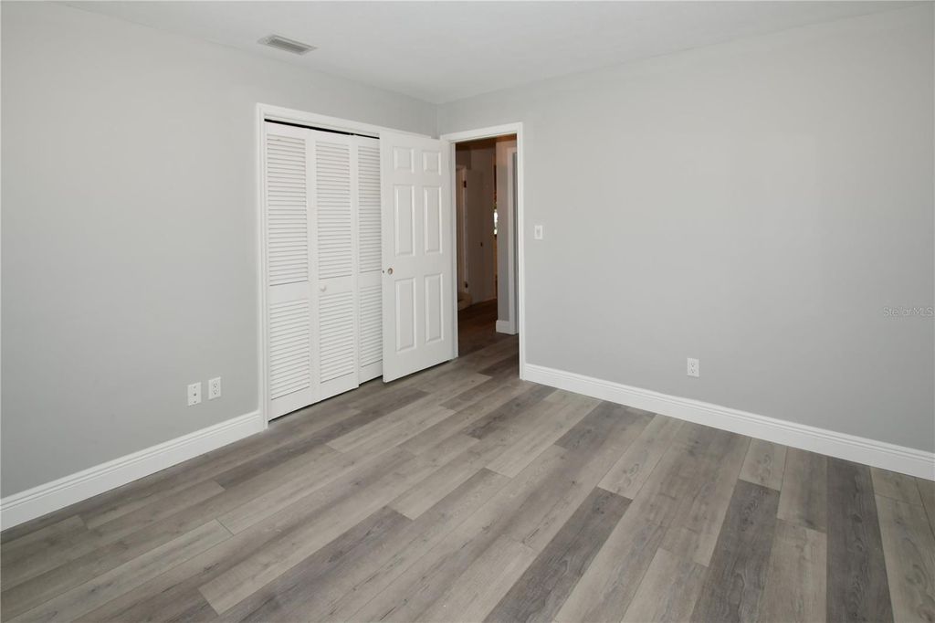 Image 16 of property listing at 6690 BURNING TREE DRIVE, Seminole, FL 33777