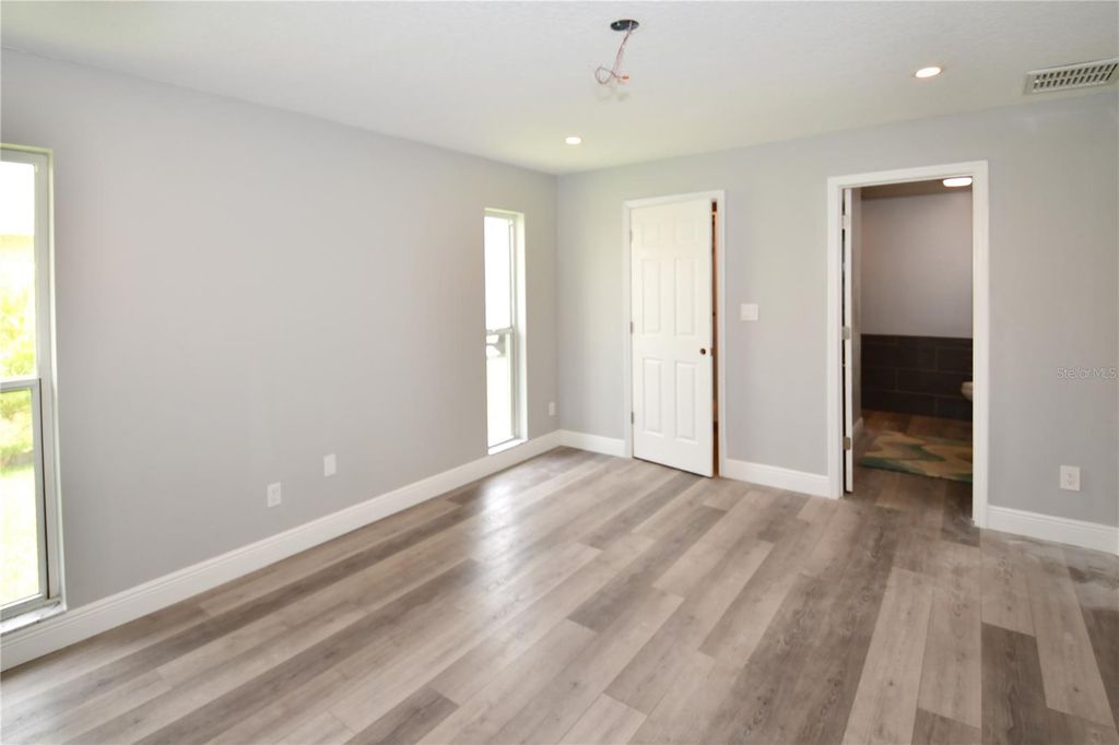 Image 23 of property listing at 6690 BURNING TREE DRIVE, Seminole, FL 33777