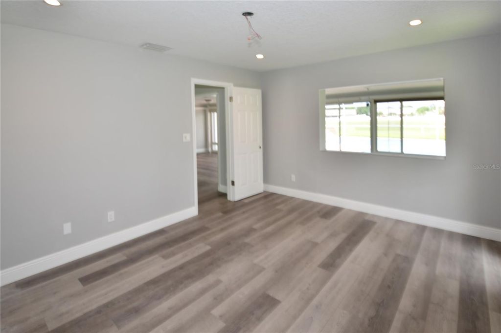 Image 24 of property listing at 6690 BURNING TREE DRIVE, Seminole, FL 33777