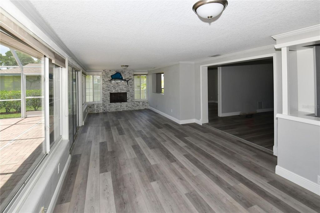 Image 30 of property listing at 6690 BURNING TREE DRIVE, Seminole, FL 33777