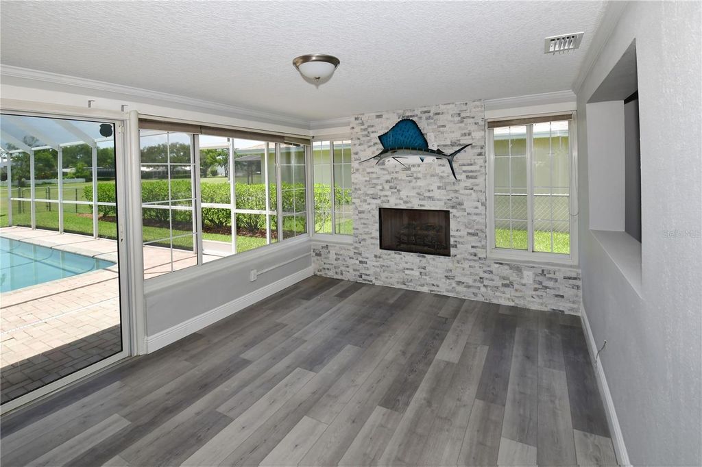 Image 32 of property listing at 6690 BURNING TREE DRIVE, Seminole, FL 33777