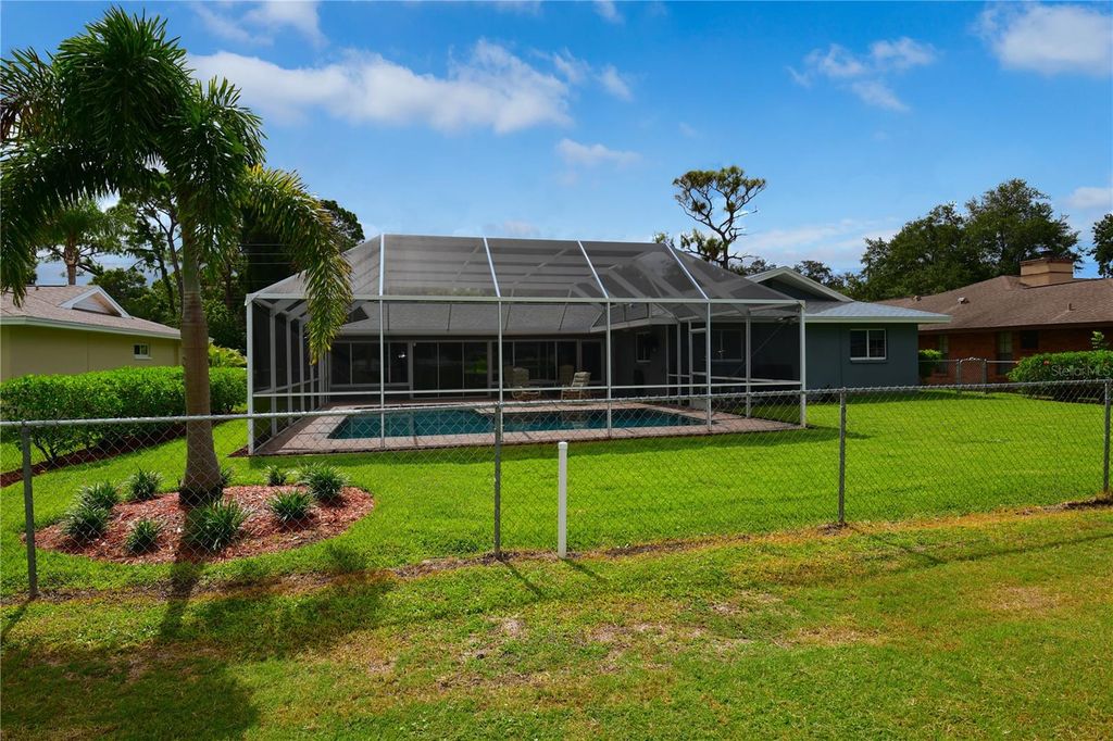 Image 45 of property listing at 6690 BURNING TREE DRIVE, Seminole, FL 33777