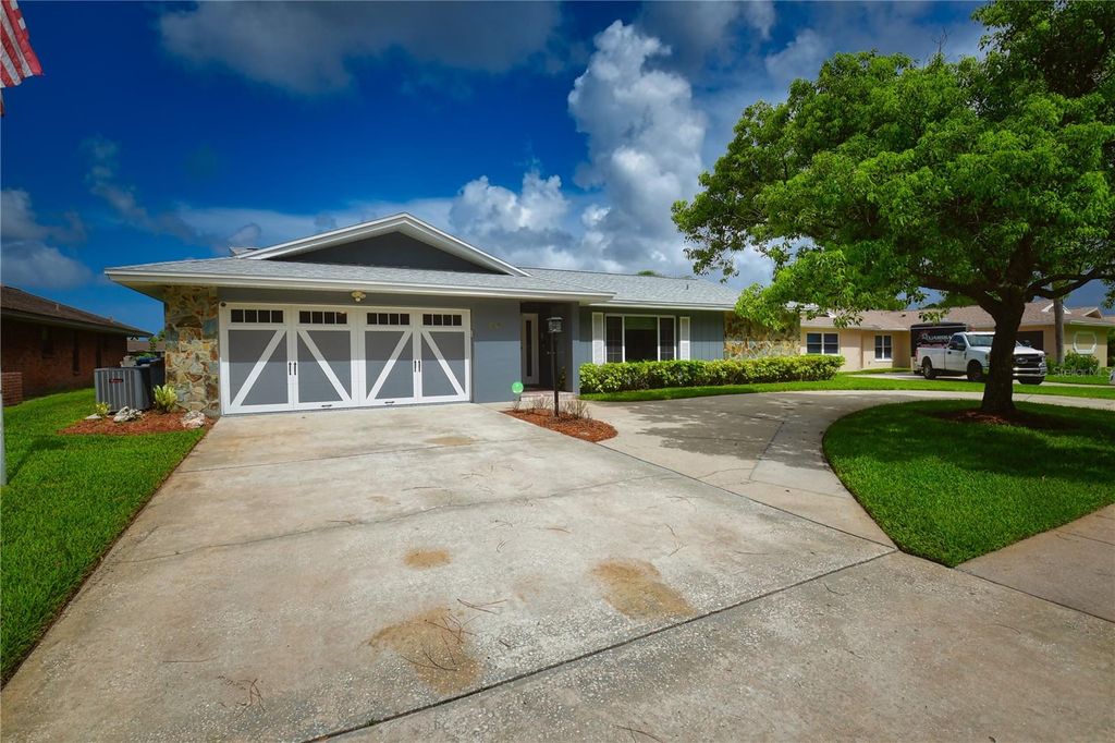 Image 52 of property listing at 6690 BURNING TREE DRIVE, Seminole, FL 33777
