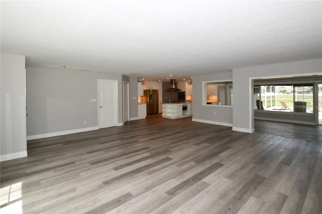 Image 8 of property listing at 6690 BURNING TREE DRIVE, Seminole, FL 33777