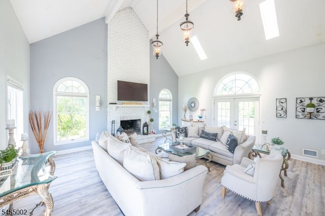 103 Briar Way, Branchburg Twp., NJ 08853