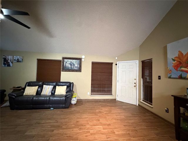 11835 Greencanyon Drive, Houston, TX 77044