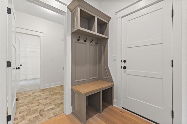 3231 NW 27th Circle, Ankeny, IA 50023