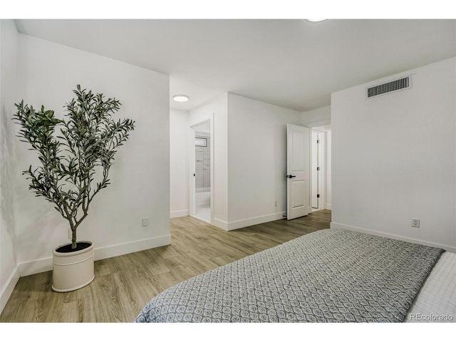 3855 S Monaco St 103, Denver, CO 80237