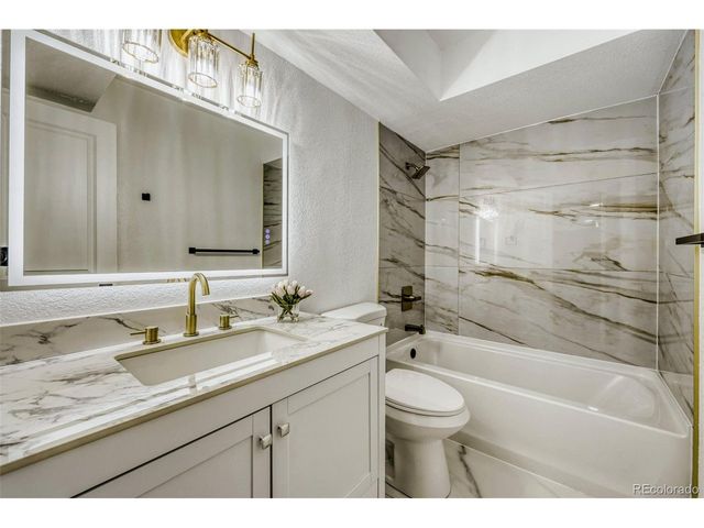 3855 S Monaco St 103, Denver, CO 80237