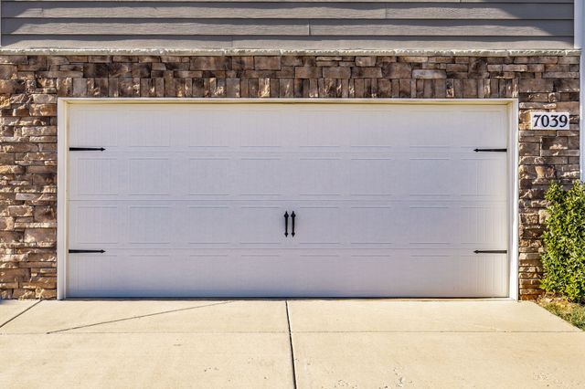 7039 Sunny Parks Dr, White House, TN 37188