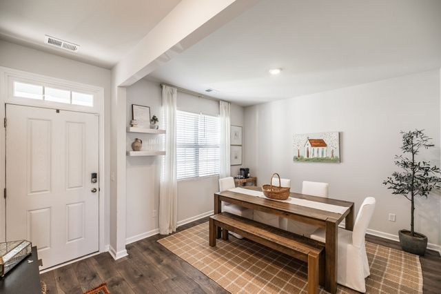 7039 Sunny Parks Dr, White House, TN 37188