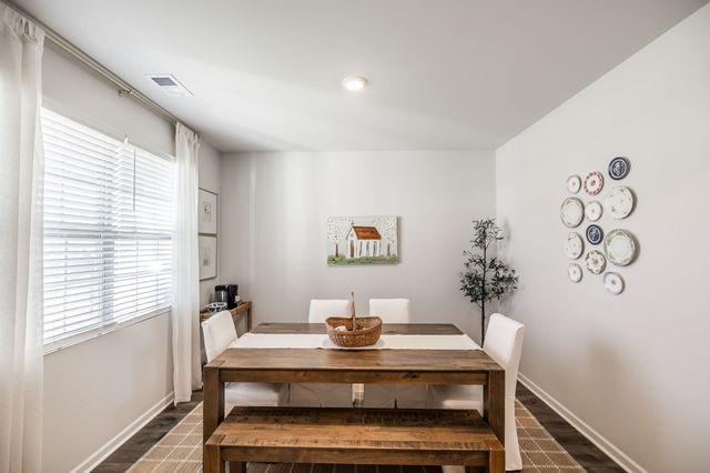 7039 Sunny Parks Dr, White House, TN 37188