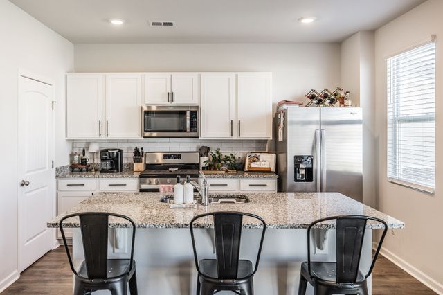 7039 Sunny Parks Dr, White House, TN 37188