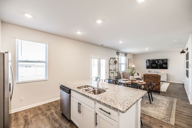 7039 Sunny Parks Dr, White House, TN 37188