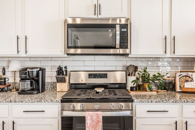 7039 Sunny Parks Dr, White House, TN 37188