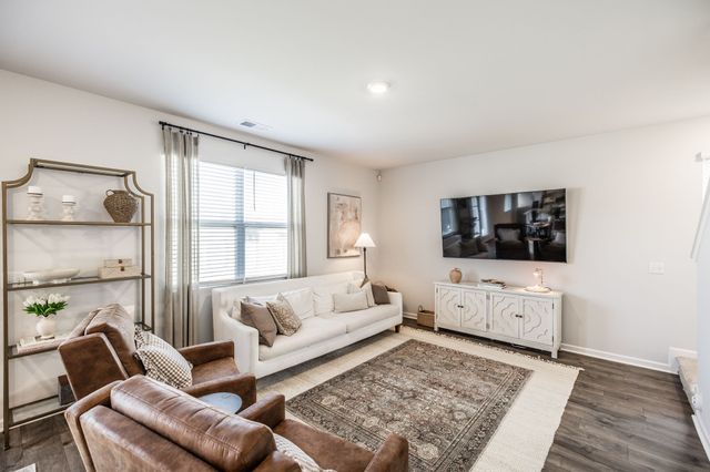 7039 Sunny Parks Dr, White House, TN 37188