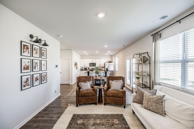 7039 Sunny Parks Dr, White House, TN 37188