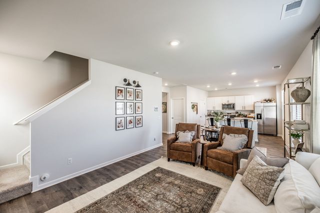 7039 Sunny Parks Dr, White House, TN 37188