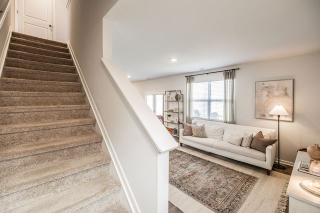 7039 Sunny Parks Dr, White House, TN 37188