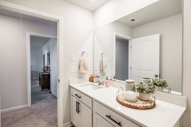 7039 Sunny Parks Dr, White House, TN 37188