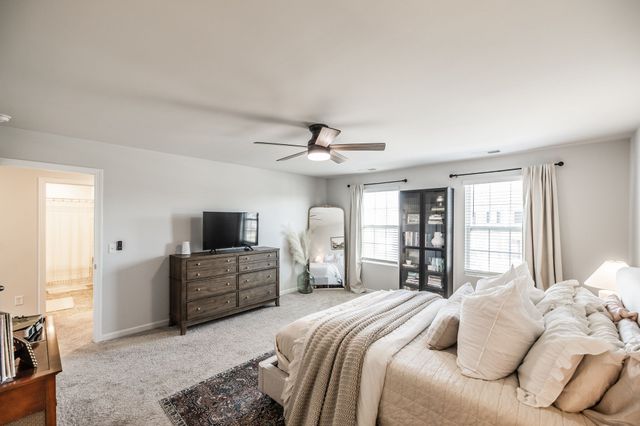 7039 Sunny Parks Dr, White House, TN 37188