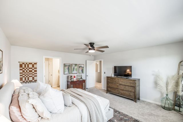 7039 Sunny Parks Dr, White House, TN 37188