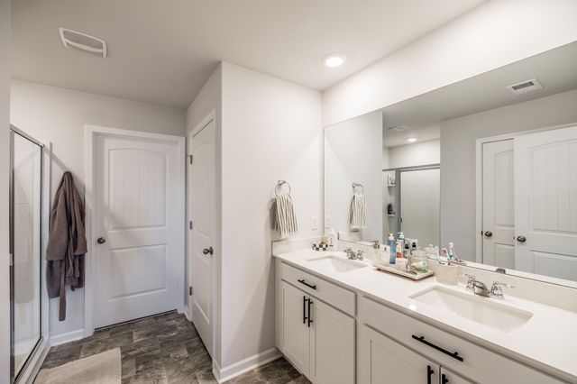 7039 Sunny Parks Dr, White House, TN 37188