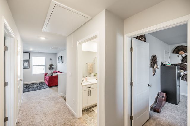 7039 Sunny Parks Dr, White House, TN 37188