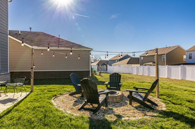 7039 Sunny Parks Dr, White House, TN 37188