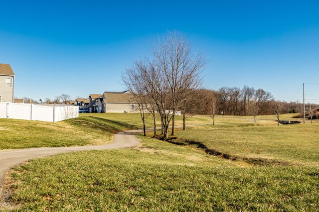 7039 Sunny Parks Dr, White House, TN 37188