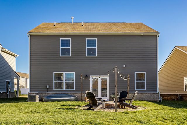 7039 Sunny Parks Dr, White House, TN 37188